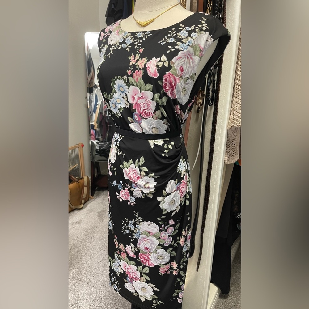 Floral Dress. Size 10. Great for Work or Church! Pretty & Stretchy!!